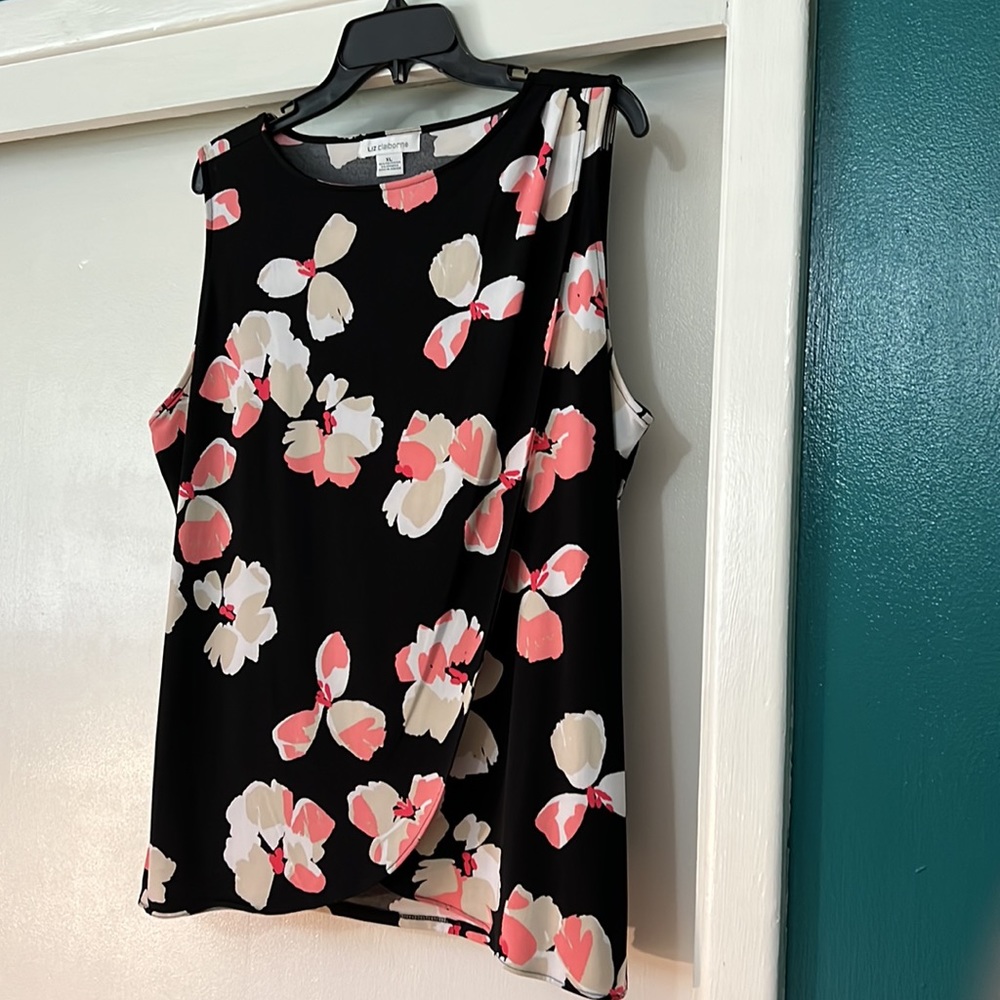 Liz Claiborne Sleeveless Blouse in Taupe, Black, Pink, and White